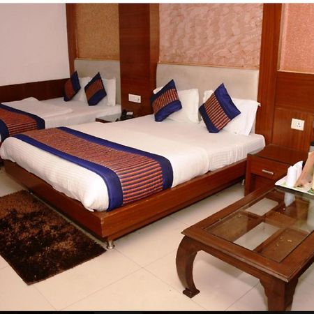 Capital O 6408 Hotel Delhi Heart نيودلهي المظهر الخارجي الصورة