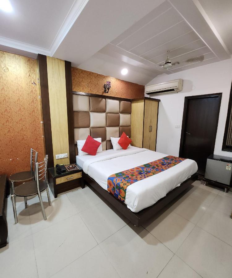 Capital O 6408 Hotel Delhi Heart نيودلهي المظهر الخارجي الصورة