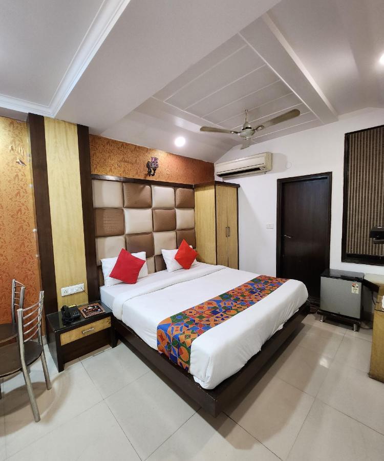 Capital O 6408 Hotel Delhi Heart نيودلهي المظهر الخارجي الصورة