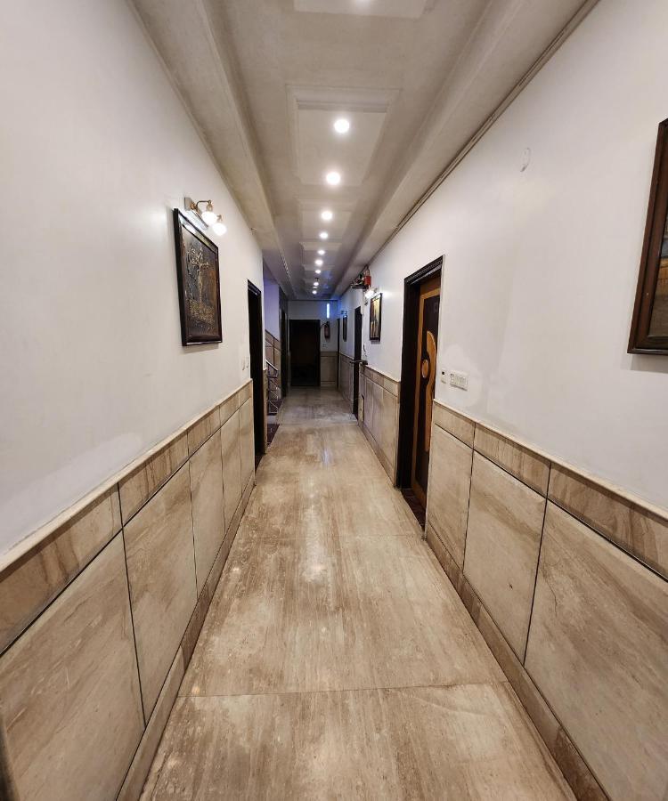 Capital O 6408 Hotel Delhi Heart نيودلهي المظهر الخارجي الصورة