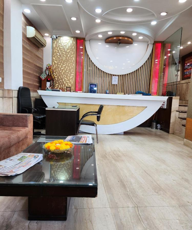 Capital O 6408 Hotel Delhi Heart نيودلهي المظهر الخارجي الصورة