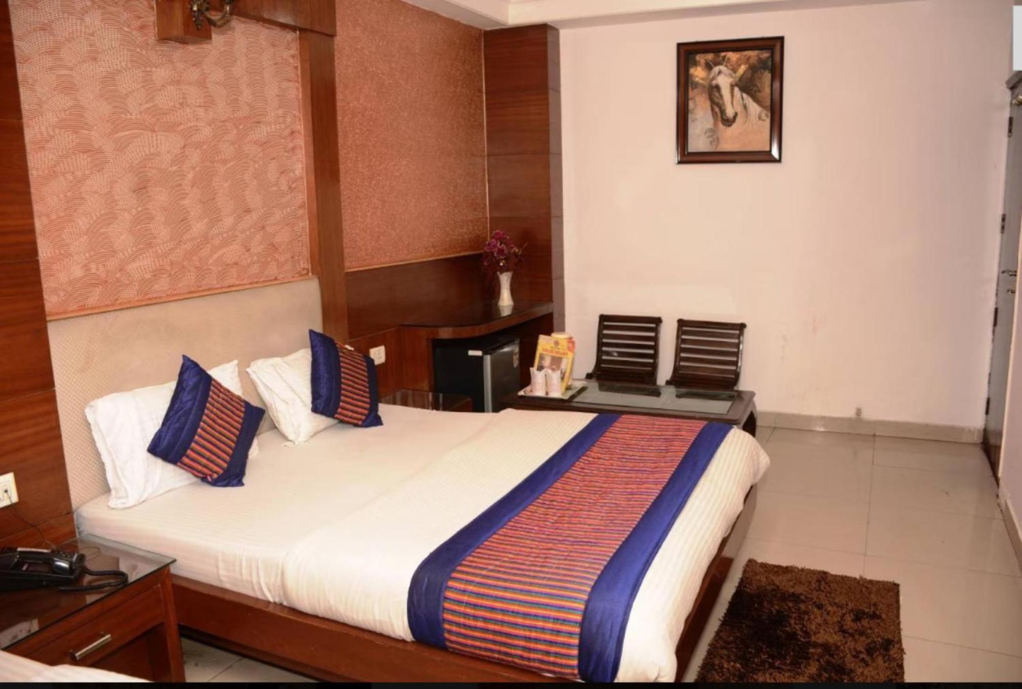 Capital O 6408 Hotel Delhi Heart نيودلهي المظهر الخارجي الصورة