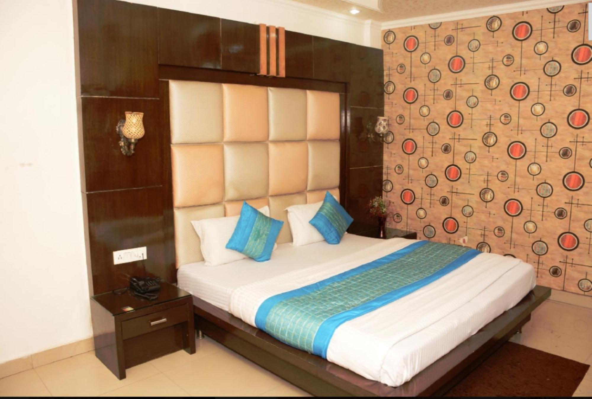 Capital O 6408 Hotel Delhi Heart نيودلهي المظهر الخارجي الصورة