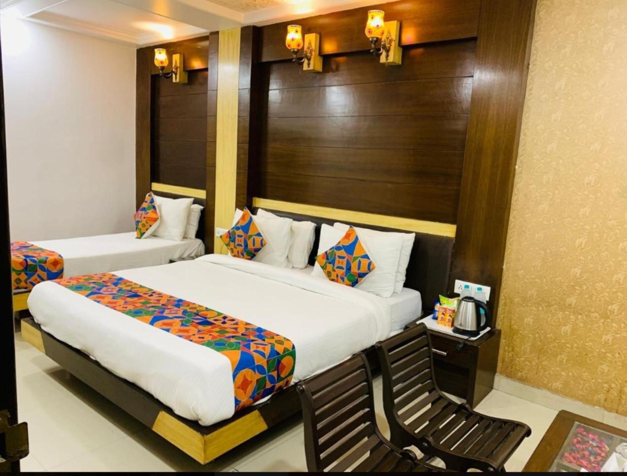 Capital O 6408 Hotel Delhi Heart نيودلهي المظهر الخارجي الصورة