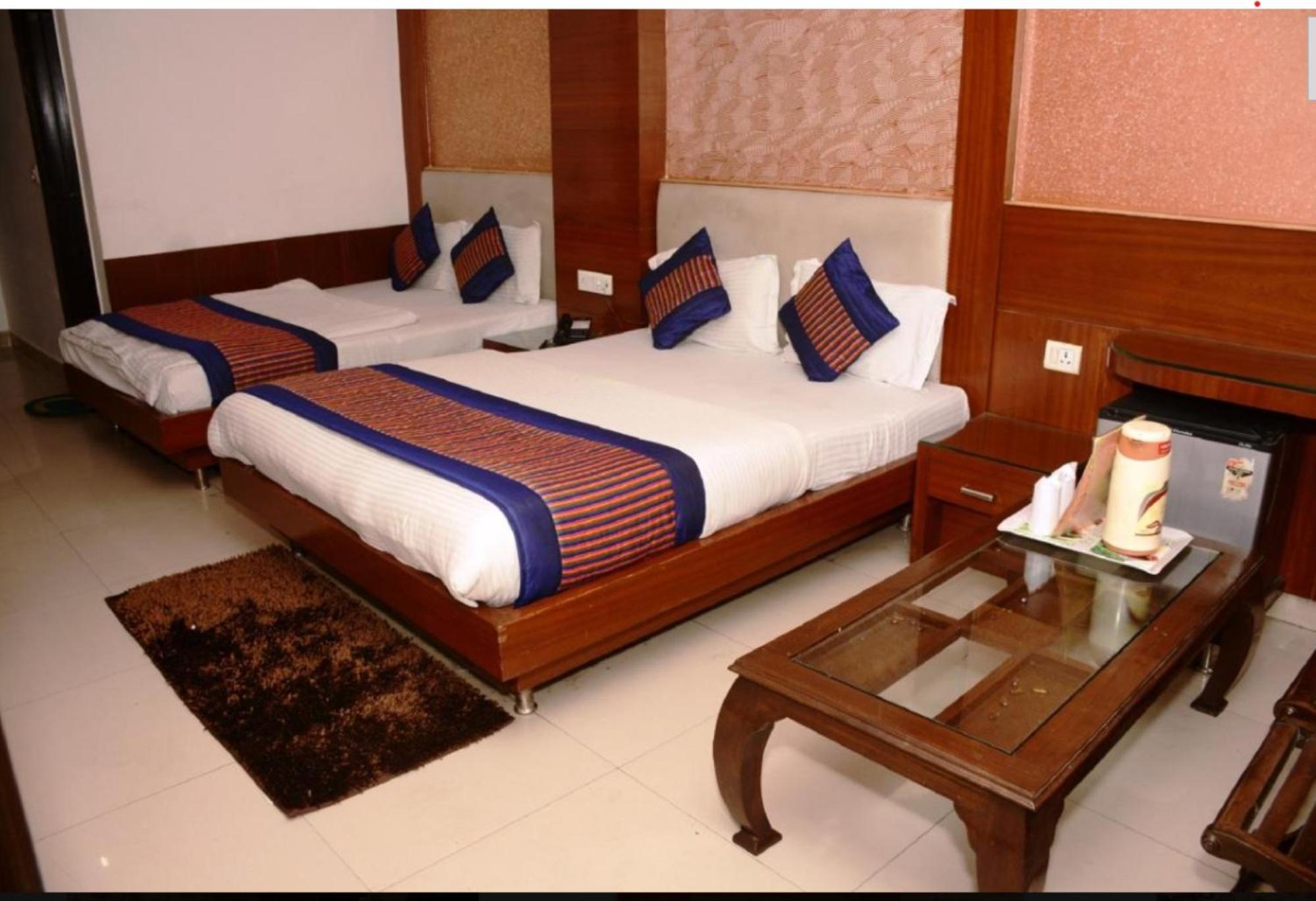 Capital O 6408 Hotel Delhi Heart نيودلهي المظهر الخارجي الصورة