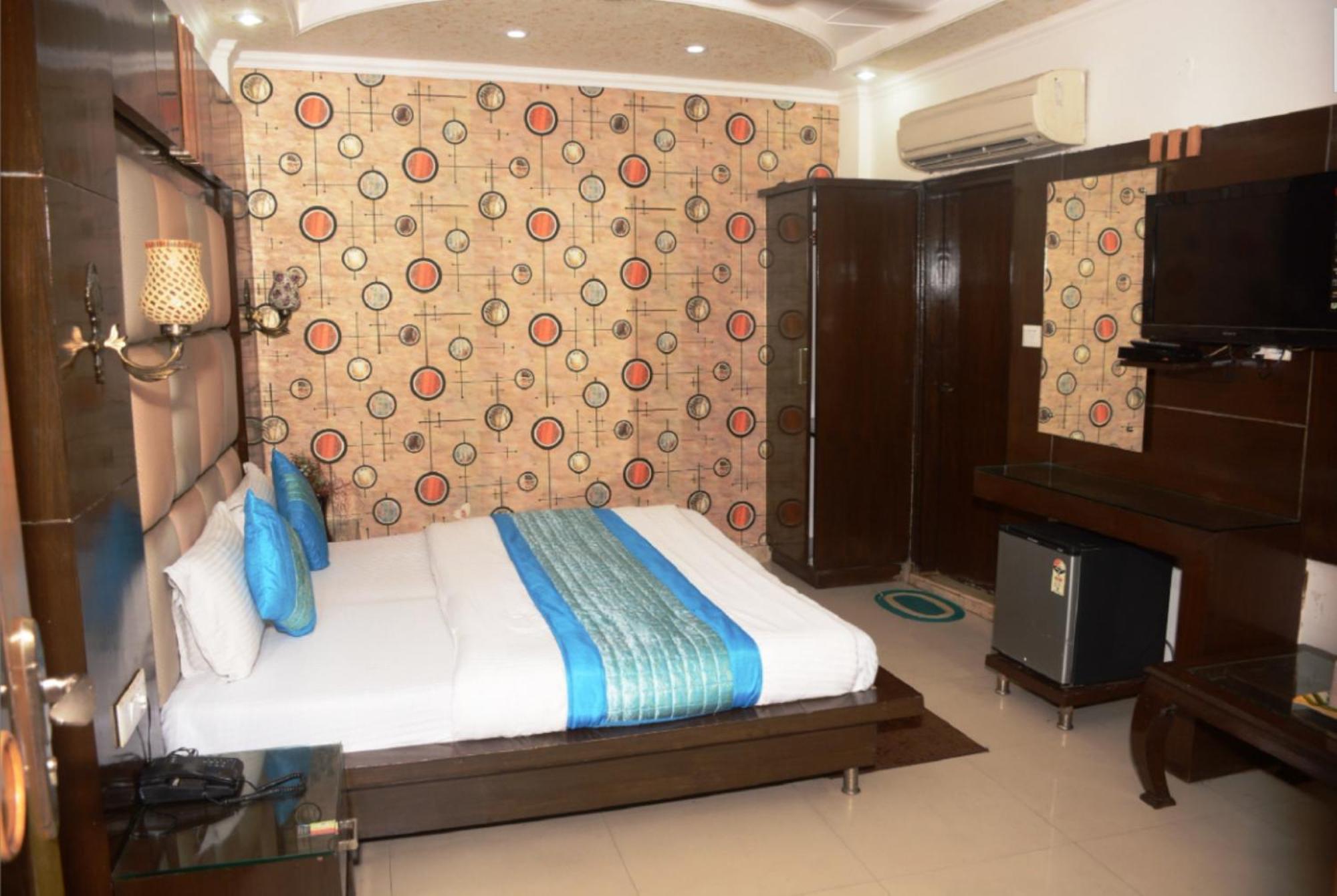 Capital O 6408 Hotel Delhi Heart نيودلهي المظهر الخارجي الصورة