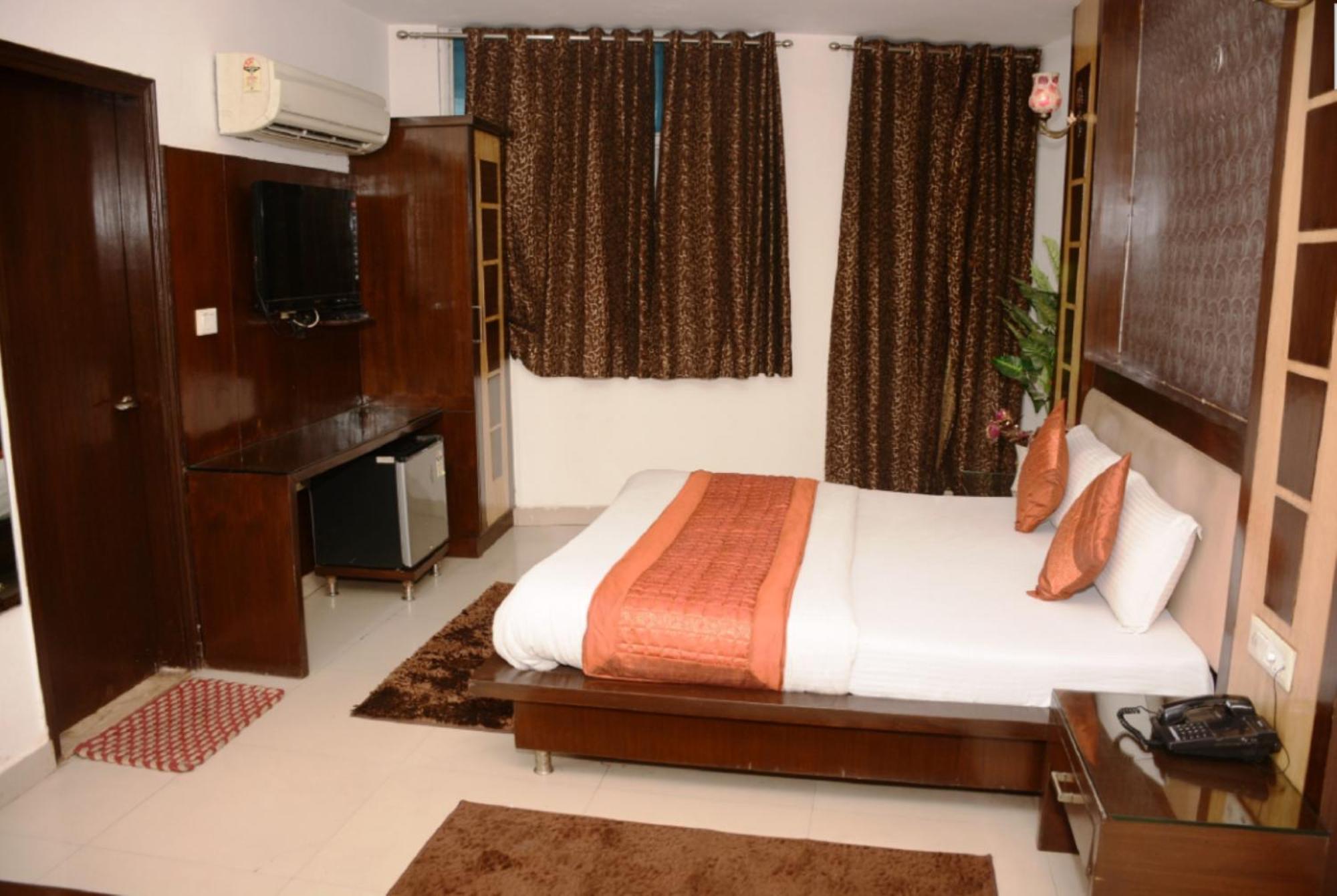 Capital O 6408 Hotel Delhi Heart نيودلهي المظهر الخارجي الصورة