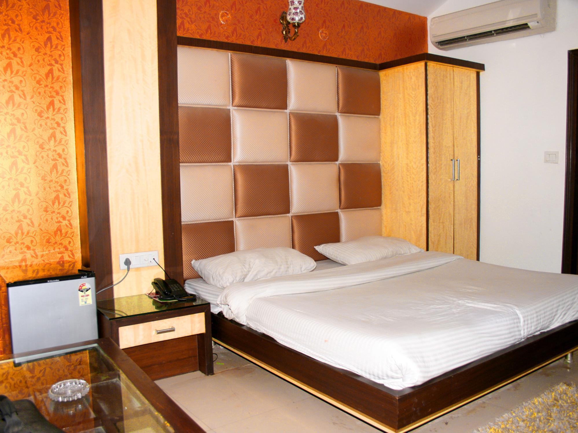 Capital O 6408 Hotel Delhi Heart نيودلهي المظهر الخارجي الصورة
