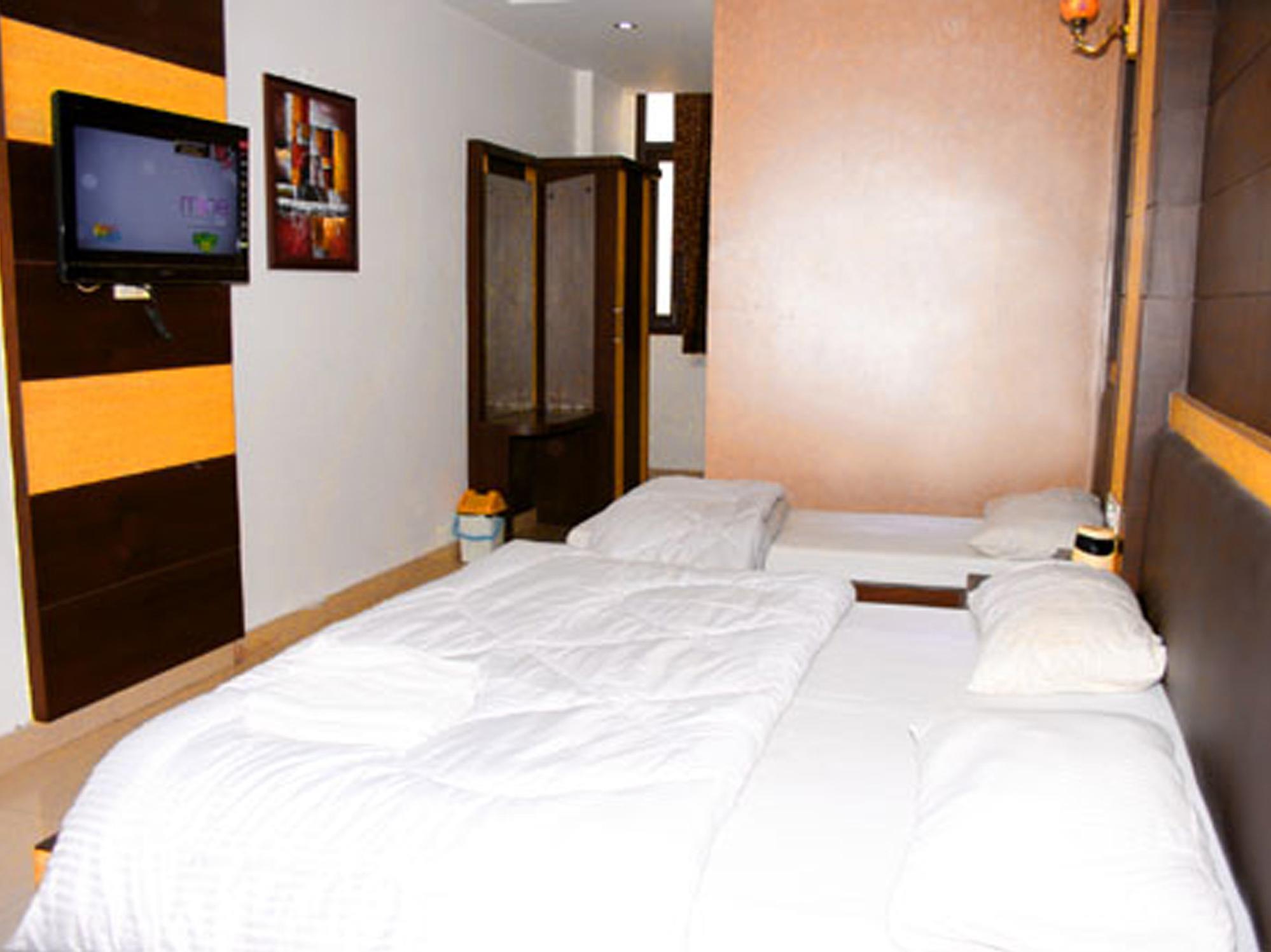 Capital O 6408 Hotel Delhi Heart نيودلهي المظهر الخارجي الصورة