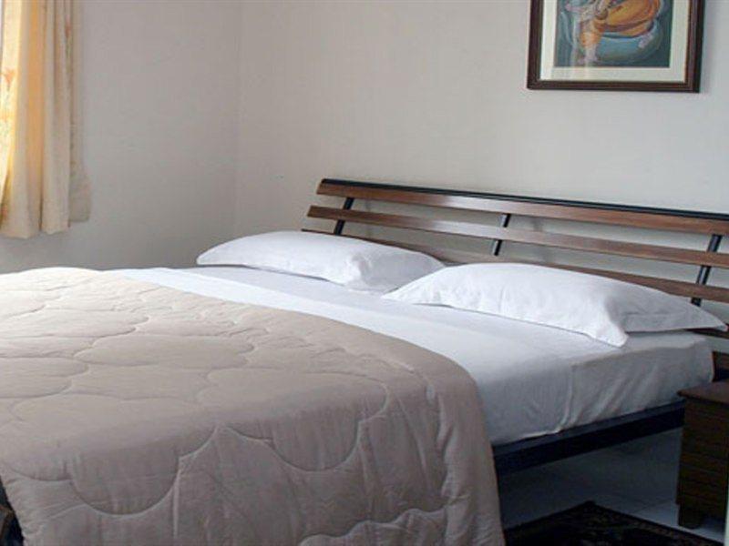 Capital O 6408 Hotel Delhi Heart نيودلهي المظهر الخارجي الصورة