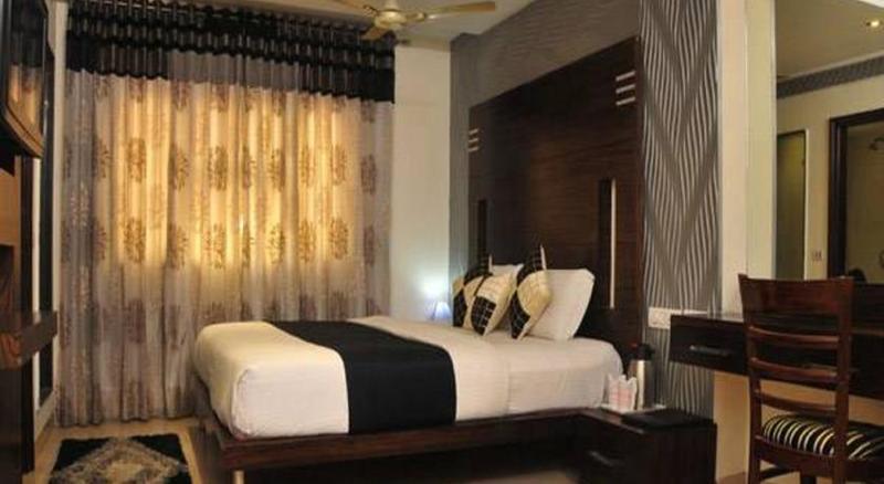Capital O 6408 Hotel Delhi Heart نيودلهي المظهر الخارجي الصورة