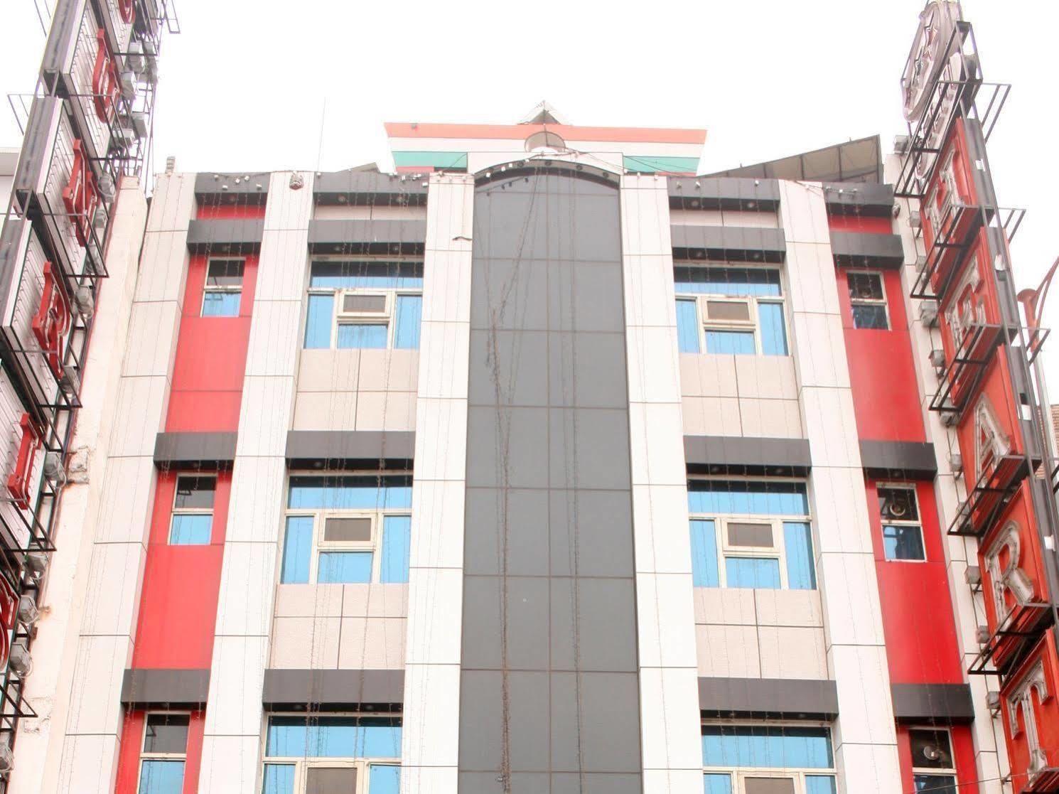 Capital O 6408 Hotel Delhi Heart نيودلهي المظهر الخارجي الصورة