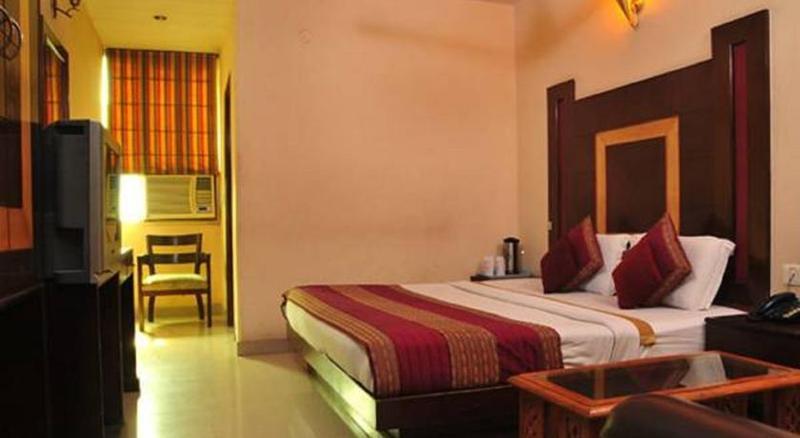 Capital O 6408 Hotel Delhi Heart نيودلهي المظهر الخارجي الصورة