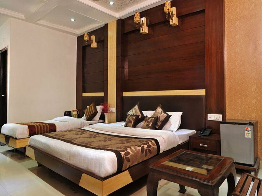 Capital O 6408 Hotel Delhi Heart نيودلهي المظهر الخارجي الصورة